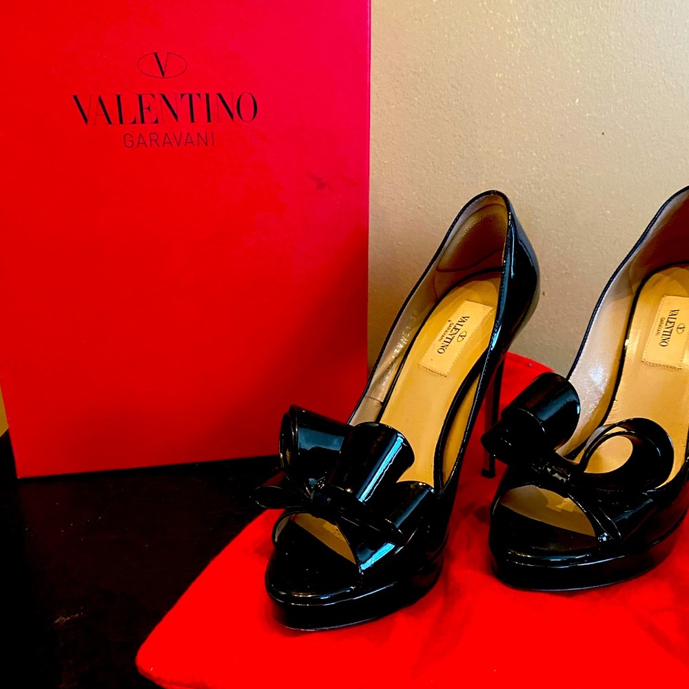 Valentino Garavani Bow